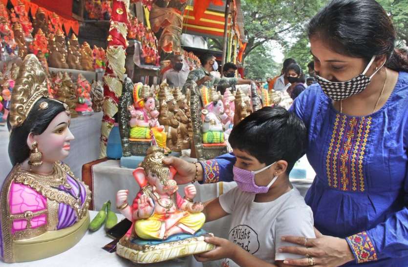 ganesha_idols_02e.jpg कोरोना के साए में फीका रहा ‘गौरी-गणेश हब्बा’