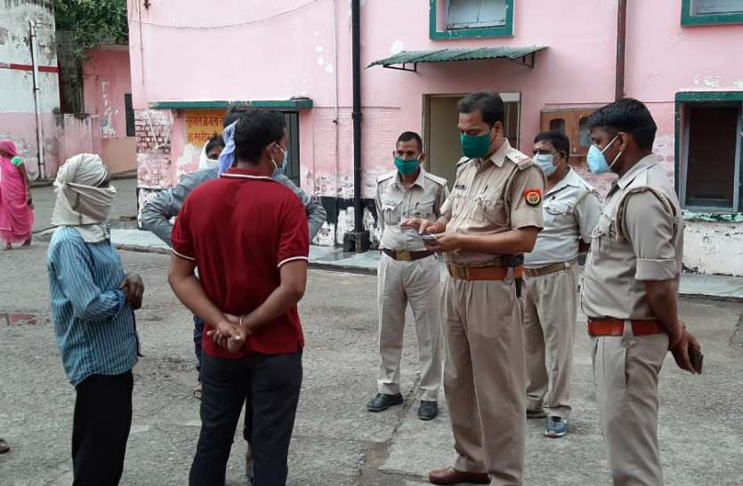 रायबरेली में आकाशीय बिजली गिरने से तीन लोगों की मौत, आधा दर्जन से अधिक लोग गंभीर रूप से झुलसे रायबरेली में आकाशीय बिजली गिरने से तीन लोगों की मौत, आधा दर्जन से अधिक लोग गंभीर रूप से झुलसे
