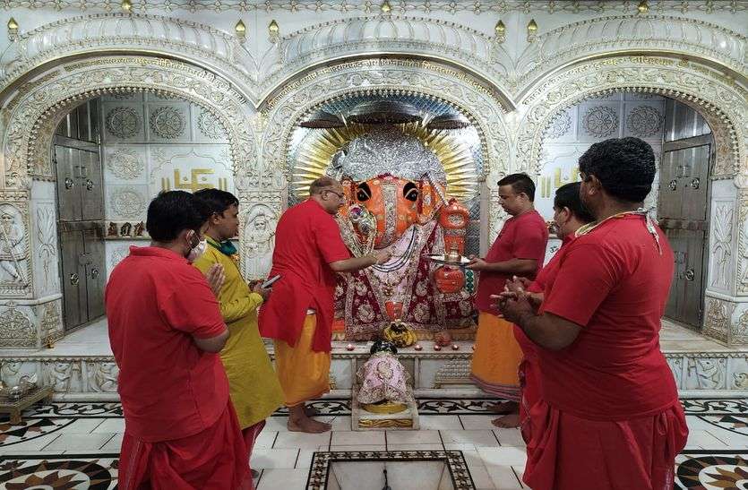 सप्त ऋषियों का पूजन कर निभाई परंपरा, नहीं भरा मेला सप्त ऋषियों का पूजन कर निभाई परंपरा, नहीं भरा मेला