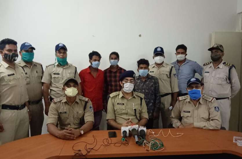murder_disclose.jpg दो पक्षों के बीच मारपीट में बीच-बचाव करने गए युवक की चाकू गोदकर हत्या