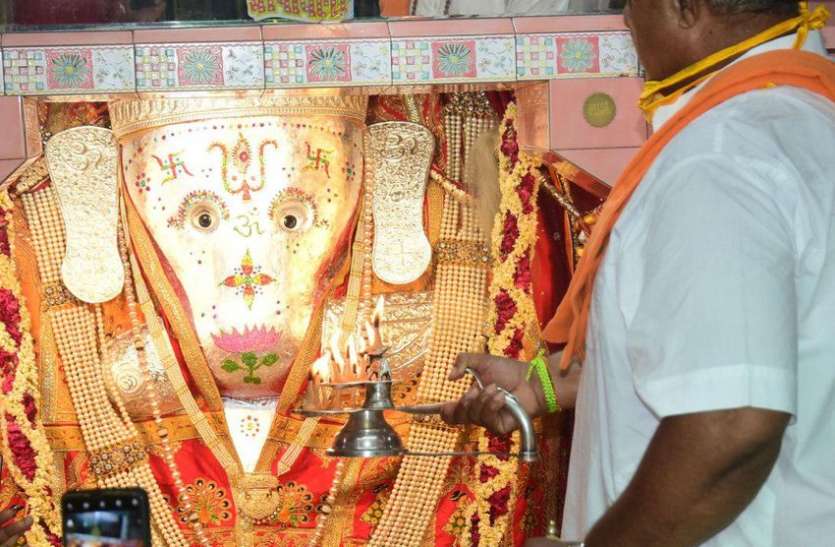 विनायक मंदिरों में पुजारियों ने किया पार्वती नंदन का वंदन, घर-घर विराजे बप्पा विनायक मंदिरों में पुजारियों ने किया पार्वती नंदन का वंदन, घर-घर विराजे बप्पा