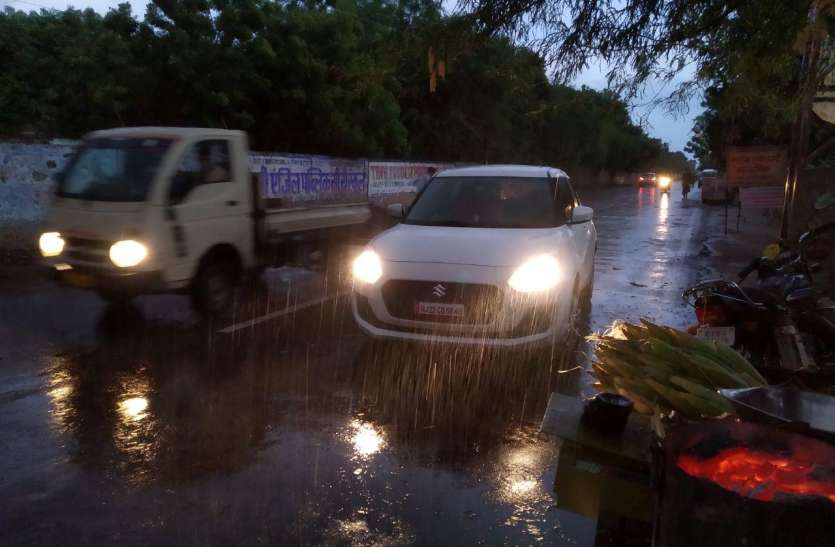 बाड़मेर में बारिश का आज रेड अलर्ट, भारी से अति भारी बरसात की चेतावनी बाड़मेर में बारिश का आज रेड अलर्ट, भारी से अति भारी बरसात की चेतावनी