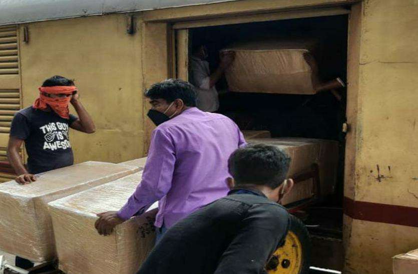 Western railway को लॉकडाउन में 1743 करोड़ का नुक़सान Western railway को लॉकडाउन में 1743 करोड़ का नुक़सान