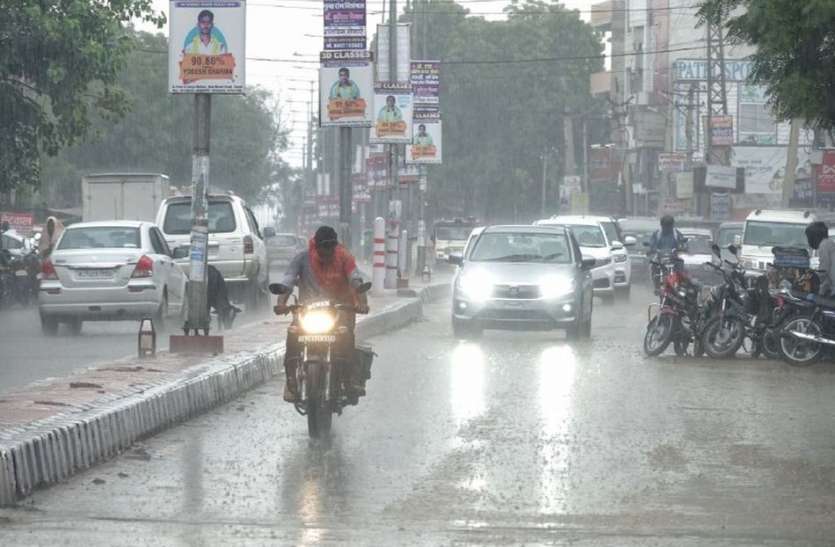 दौसा: बार-बार बरसते रहे बादल, झमाझम बारिश का इंतजार दौसा: बार-बार बरसते रहे बादल, झमाझम बारिश का इंतजार