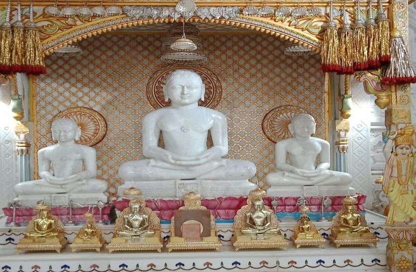 Worship of Mardava religion on the second day of the ten signs in bhilwara दस लक्षण पर्व के दूसरे दिन मार्दव धर्म की पूजा अर्चना