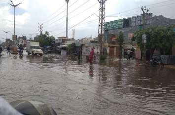 मौसम विभाग ने 26 अगस्त तक भारी बारिश की चेतावनी जारी की मौसम विभाग ने 26 अगस्त तक भारी बारिश की चेतावनी जारी की