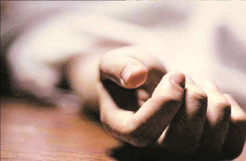 जिला अस्पताल में ऑक्सीजन न मिलने से पीएसी जवान की मौत, परिजनों ने लगाया लापरवाही का आरोप जिला अस्पताल में ऑक्सीजन न मिलने से पीएसी जवान की मौत, परिजनों ने लगाया लापरवाही का आरोप