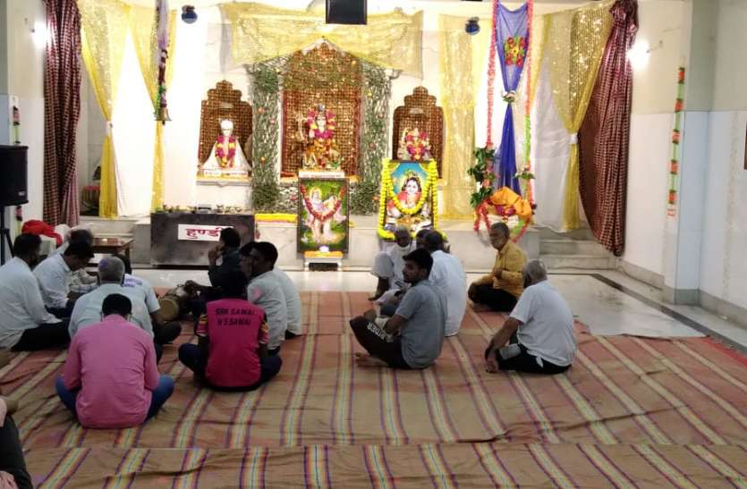 bhajan कोरोना ने कलाकारों की कमर तोड़ी