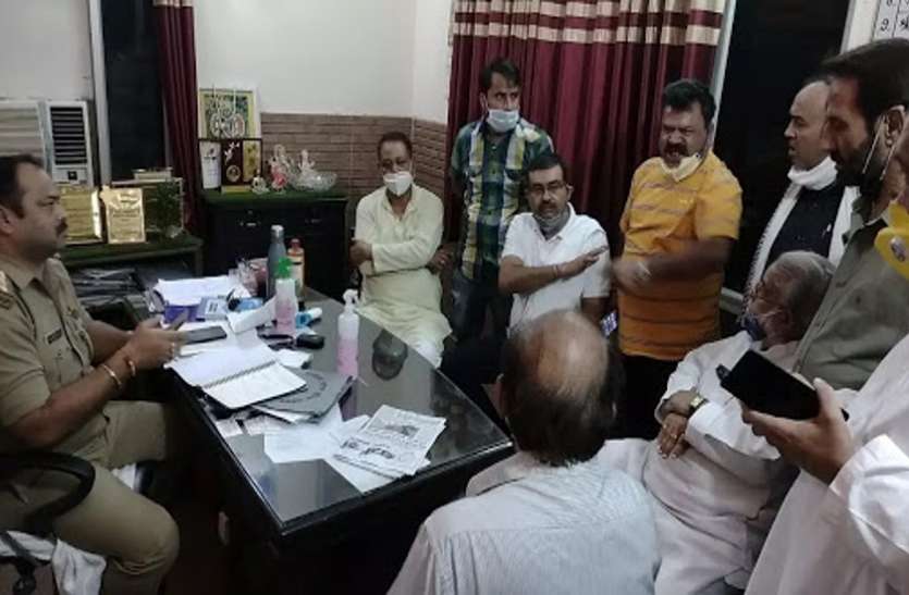 meerut.jpg BJP विधायक के भतीजे को दबंगई दिखाना पड़ा भारी, लॉकडाउन में डेयरी खोली तो पुलिस ने खिलाई हवालात हवा
