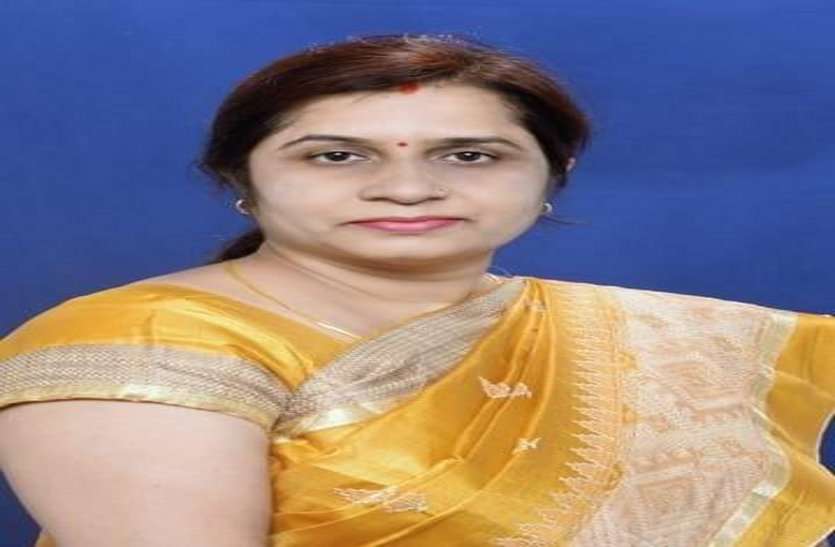 खेल-खेल में फिजिक्स पढ़ाने वाली सपना को मिलेगा राष्ट्रपति शिक्षक सम्मान, सरकारी स्कूल में बनाया स्मार्ट क्लास खेल-खेल में फिजिक्स पढ़ाने वाली सपना को मिलेगा राष्ट्रपति शिक्षक सम्मान, सरकारी स्कूल में बनाया स्मार्ट क्लास