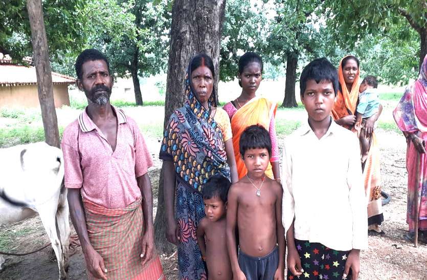 ये गरीबी है साहब! न तो बच्चों के तन ढकने कपड़े और न ही मिलता है पूरा चावल, राशन के लिए मुर्गा की डिमांड आपकी बात, गरीबी उन्मूलन में सबसे बड़ी बाधा क्या है?