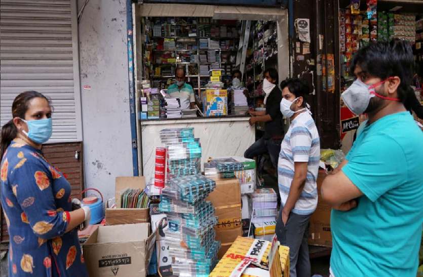 अगर दुकानदारों ने मास्क नहीं पहना तो दुकान पर लगेगा ताला, जिला प्रशासन ने बाजारों में बढ़ाई और सख्ती अगर दुकानदारों ने मास्क नहीं पहना तो दुकान पर लगेगा ताला, जिला प्रशासन ने बाजारों में बढ़ाई और सख्ती