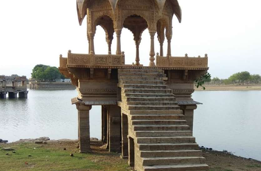 ऐतिहासिक गड़ीसर के दिन बहुरेंगे हड़ताल का नौंवा दिन, धरना स्थल पर पहुंच पूर्व जिला प्रमुख