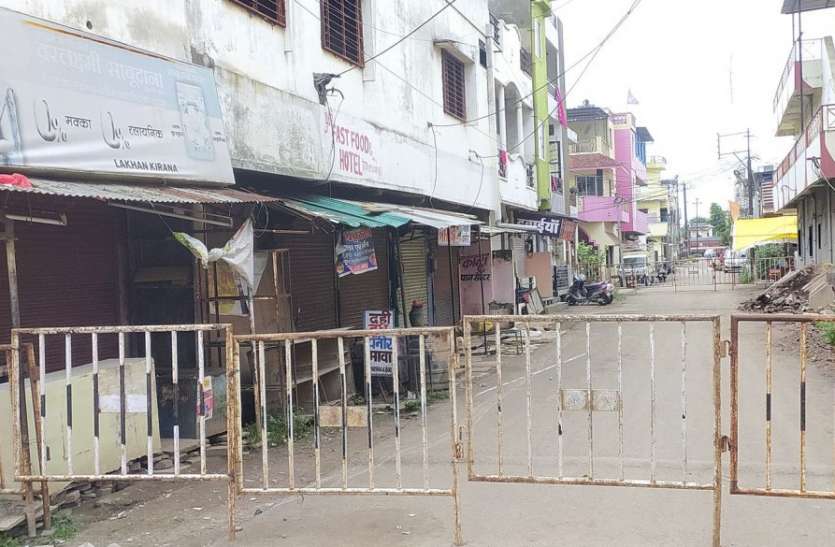 बारिश में बढ़ी कंटेंमेंट क्षेत्र में ड्यूटी करने वाले कर्मचारियों की परेशानी बारिश में बढ़ी कंटेंमेंट क्षेत्र में ड्यूटी करने वाले कर्मचारियों की परेशानी