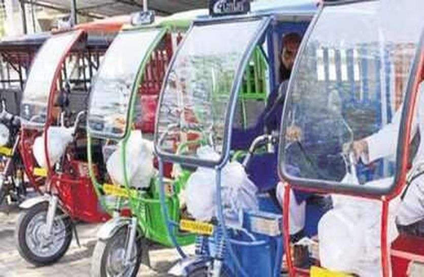 ई-रिक्शा चालकों को स्थाई लाइसेंस का इंतजार ! ई-रिक्शा चालकों को स्थाई लाइसेंस का इंतजार !