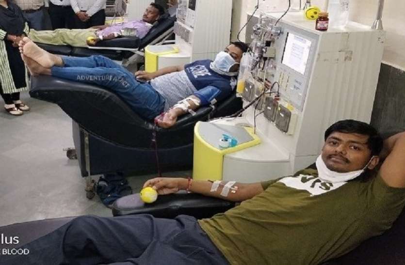 प्लाज्मा डोनेशन,प्लाज्मा डोनेशन जयपुर जा रहे थे आधे रास्ते से लौटकर किया प्लाज्मा किया डोनेट