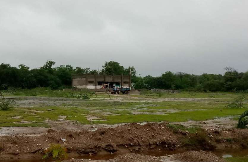 khel_maidan.jpg खेल मैदान देखरेख के अभाव में हुआ दुर्दशा का शिकार, लोगोंं ने जताया रोष