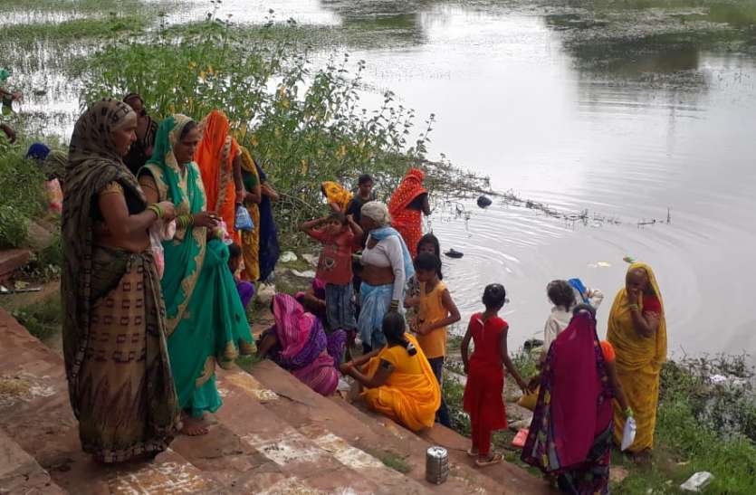 Fair at Tulsivan on Devachhath, Corona did not show fear देवछठ पर तुलसीवन में भरा मेला, कोरोना का नहीं दिखा खौफ