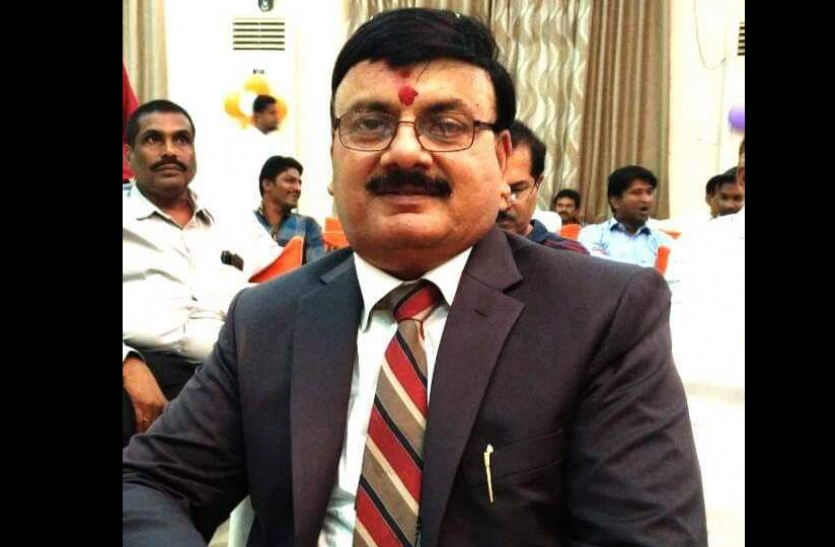 rakesh_ayachi.png अयाची का 30 को रिटायरमेंट, अब तक चालान पेश नहीं, महामारी फैलाने का प्रकरण है दर्ज