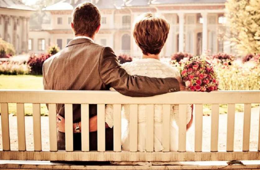 relationship.jpg 60 वर्षीय महिला और 20 साल के युवक का अद्भुत प्यार, पौती-पौतों को छोड़ बसा लिया अलग घर