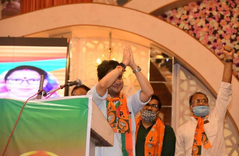 कांग्रेस को झटका, 76 हजार कार्यकर्ता भाजपा में शामिल, तीन दिनों के दौरे में थे सिंधिया-शिवराज भाजपा का दावा- कांग्रेस के 76 हजार कार्यकर्ता भाजपा में शामिल, तीन दिनों के दौरे में थे सिंधिया-शिवराज