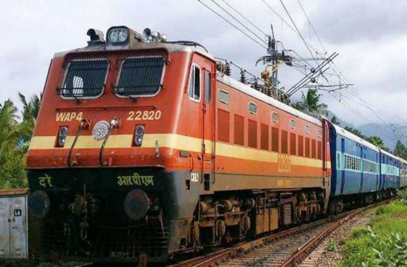 १३० किमी प्रति घंटा की रफ्तार से चलेंगी ट्रेनें, हर सेक्शन में तैयार हो रही पटरी १३० किमी प्रति घंटा की रफ्तार से चलेंगी ट्रेनें, हर सेक्शन में तैयार हो रही पटरी