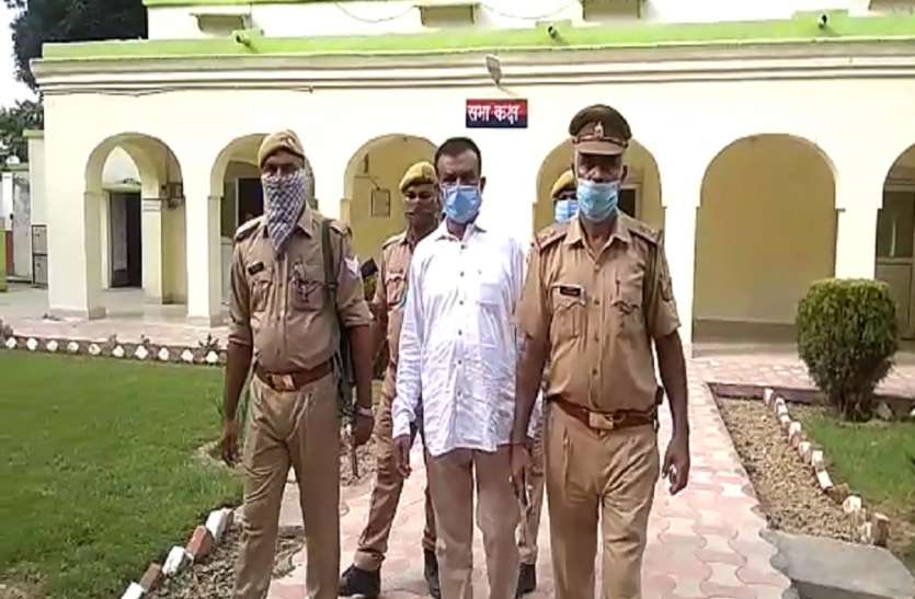 खनन माफियाओं पर कसता जा रहा है पुलिस का शिकंजा, पुलिस की गिरफ्त में आया कुख्यात खनन माफिया खनन माफियाओं पर कसता जा रहा है पुलिस का शिकंजा, पुलिस की गिरफ्त में आया कुख्यात खनन माफिया