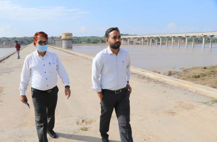 उतर गया चंबल का पानी, फिर भी बरतें सतर्कता उतर गया चंबल का पानी, फिर भी बरतें सतर्कता