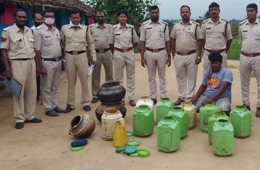 54 हजार रुपए की अवैध शराब, महुआ लाहन जब्त 54 हजार रुपए की अवैध शराब, महुआ लाहन जब्त