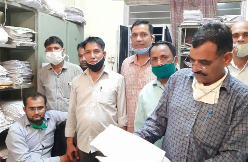 11 हजार की रिश्वत लेते तहसील कार्यालय के जूनियर अकाउंटेंट को दबोचा 11 हजार की रिश्वत लेते तहसील कार्यालय के जूनियर अकाउंटेंट को दबोचा