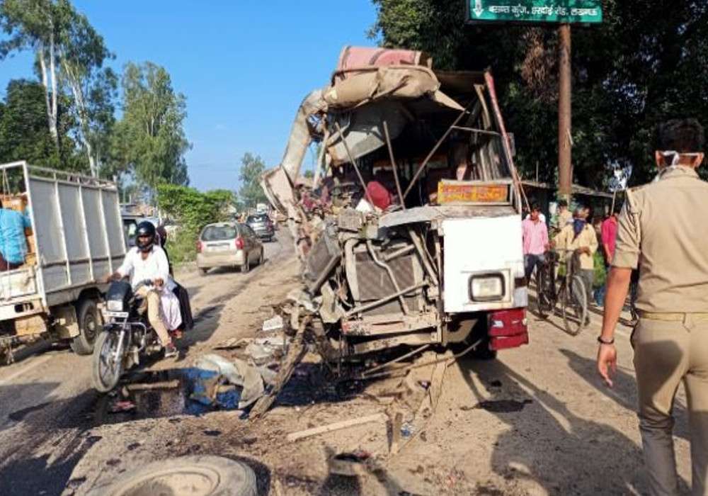लखनऊ में हुआ भीषण सड़क हादसा, दो बसों की हुई जोरदार टक्कर, 6 की मौत, 8 घायल