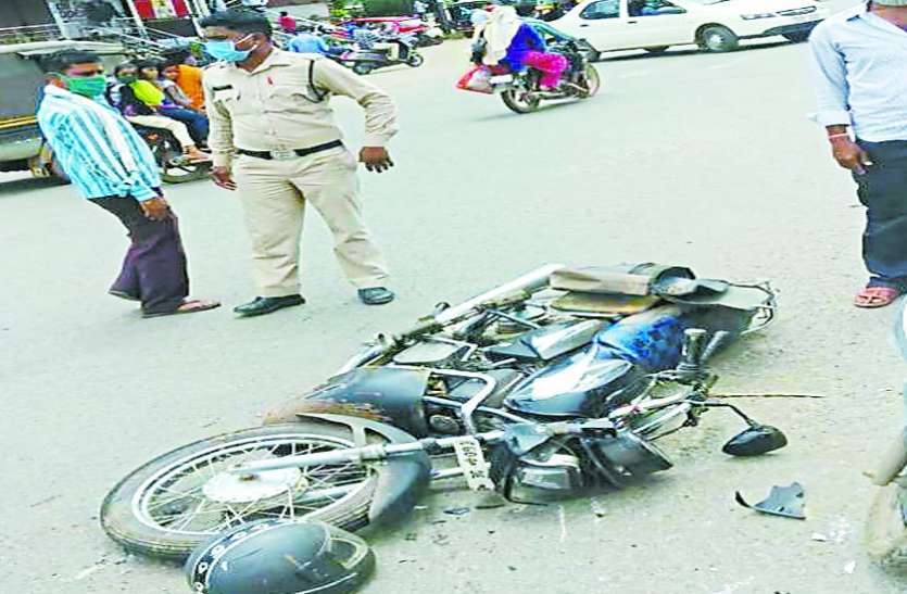 ,दर्दनाक: इलाज कराने अस्पताल जा रहे पति-पत्नी को तेज रफ्तार ट्रक ने कुचला, दोनों की मौत, चालक फरार,दर्दनाक: इलाज कराने अस्पताल जा रहे पति-पत्नी को तेज रफ्तार ट्रक ने कुचला, दोनों की मौत, चालक फरार दर्दनाक: इलाज कराने अस्पताल जा रहे पति-पत्नी को तेज रफ्तार ट्रक ने कुचला, दोनों की मौत, चालक फरार