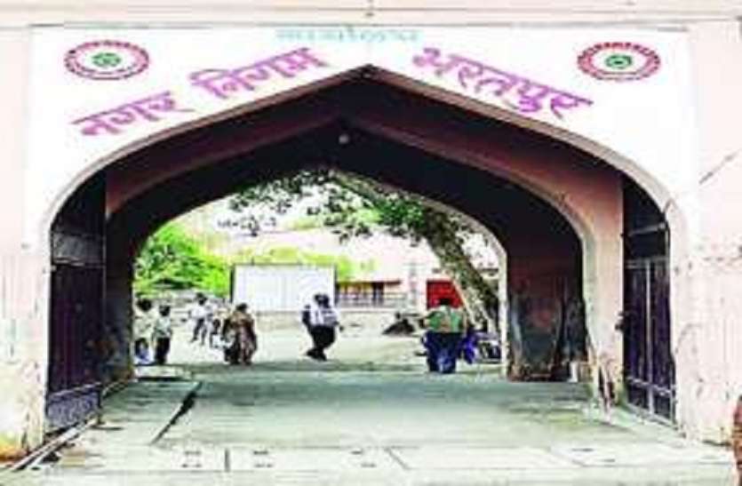 कलक्टर ने की मेयर व आयुक्त से समझाइश, नहीं बन सकी सहमति कलक्टर ने की मेयर व आयुक्त से समझाइश, नहीं बन सकी सहमति