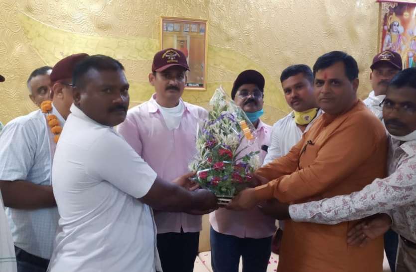 पूर्व सैनिक का अपने क्षेत्र के शहीद परिवारों से संपर्क करने पर जोर पूर्व सैनिक का अपने क्षेत्र के शहीद परिवारों से संपर्क करने पर जोर