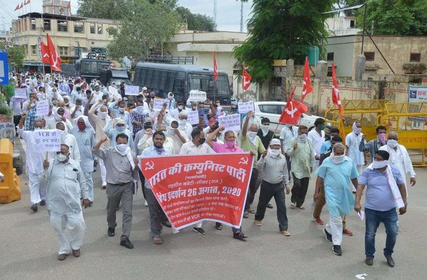 16 मांगों के साथ माकपा का कलेक्ट्रेट व एसडीएम कार्यालयों पर हल्ला बोल 16 मांगों के साथ माकपा का कलेक्ट्रेट व एसडीएम कार्यालयों पर हल्ला बोल