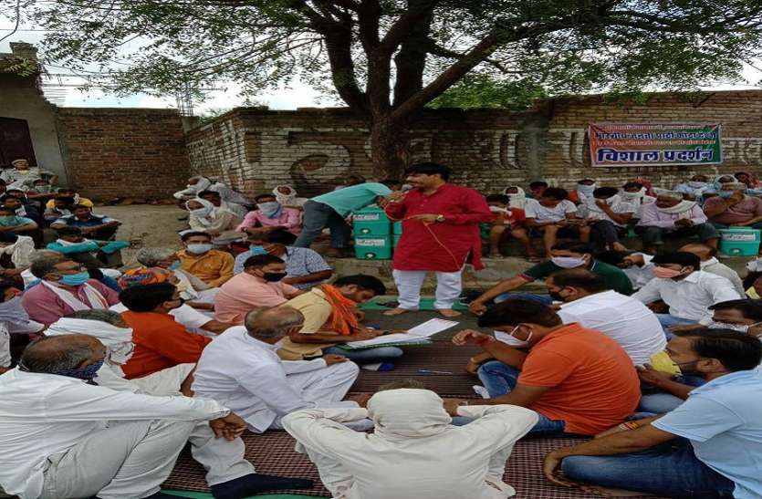प्रधानमंत्री फसल बीमा को लेकर भाजपा ने सरकार को घेरा प्रधानमंत्री फसल बीमा को लेकर भाजपा ने सरकार को घेरा