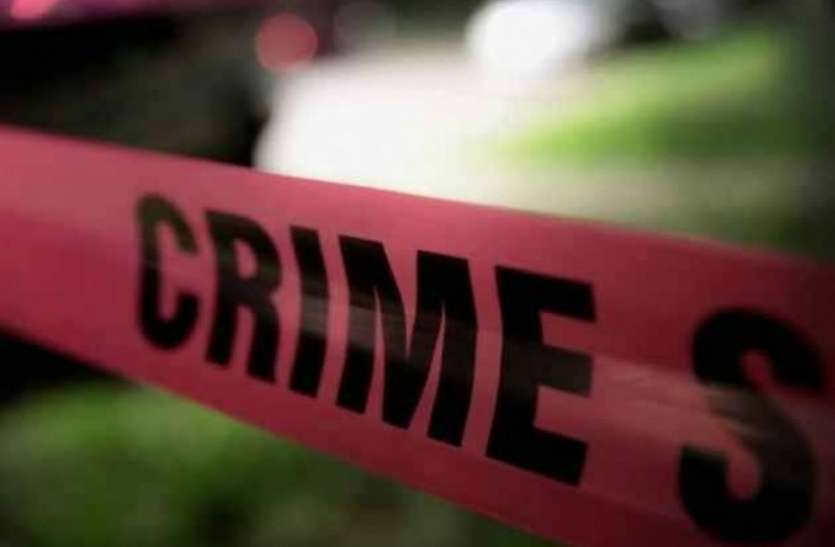 murder_570_850.jpg काम के चलते गए थे बाहर, की गई धारदार हथियार से हत्या