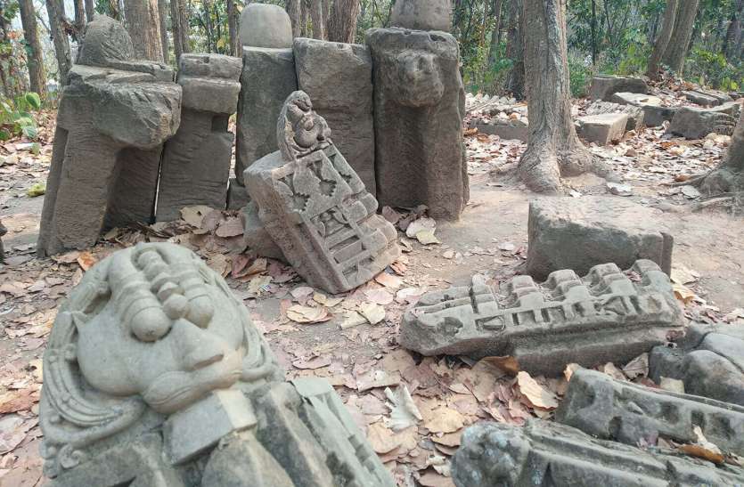 Nepal got Statues Of 3800 Year Old Kirat Devi Nepal में 3800 साल पुरानी मूर्तियां मिली, किराट देवी की आकृति को देखने के लिए लोगों का तांता लगा