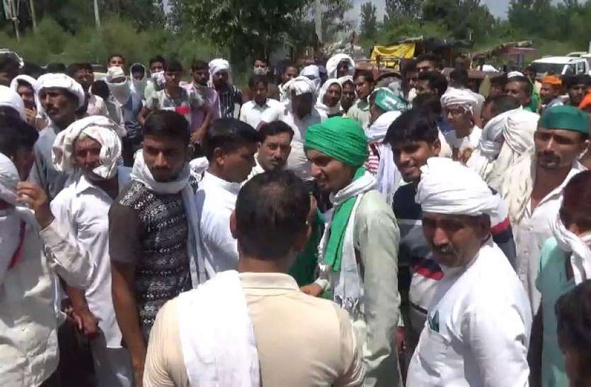 photo6210594028404189717.jpg हाईटेंशन लाइन की चपेट में आने से किसान की मौत, किसान यूनियन ने जमकर किया हंगामा