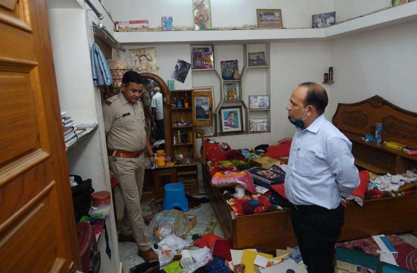 शिक्षक दम्पती के सूने मकान से लाखों के जेवर व नकदी पार शिक्षक दम्पती के सूने मकान से लाखों के जेवर व नकदी पार