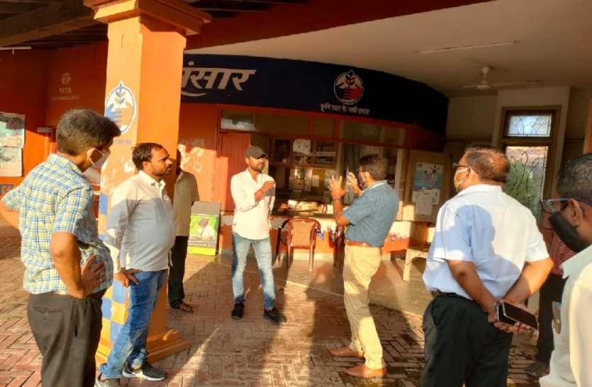 यूरिया की कालाबाजारी पर कृषि विभाग का शिंकजा, तीन दुकानदारों के खिलाफ अवैध भंडारण का केस दर्ज यूरिया की कालाबाजारी पर कृषि विभाग का शिंकजा, तीन दुकानदारों के खिलाफ अवैध भंडारण का केस दर्ज