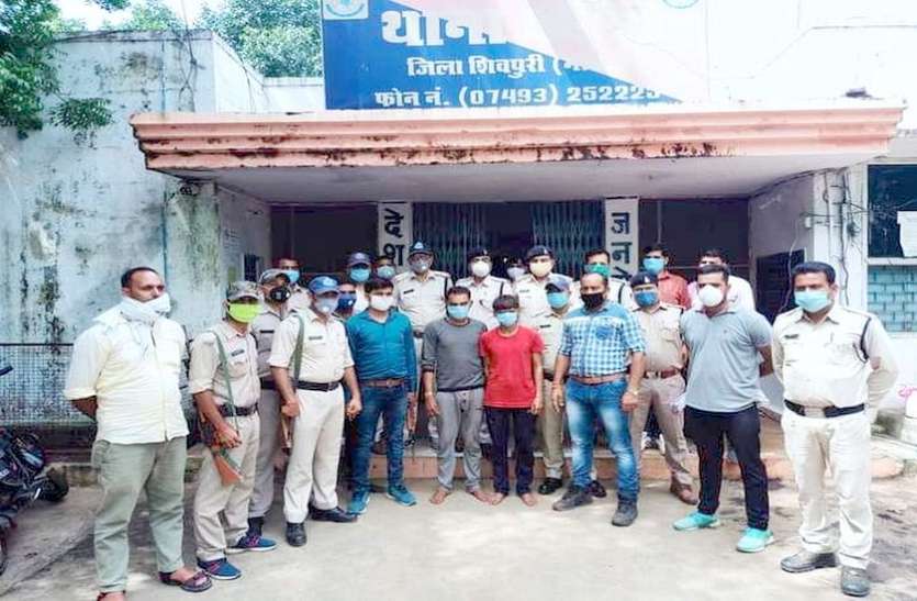 दोहरे हत्याकांड में फरार 10 हजार रुपए का इनामी बदमाश दबोचा दोहरे हत्याकांड में फरार 10 हजार रुपए का इनामी बदमाश दबोचा