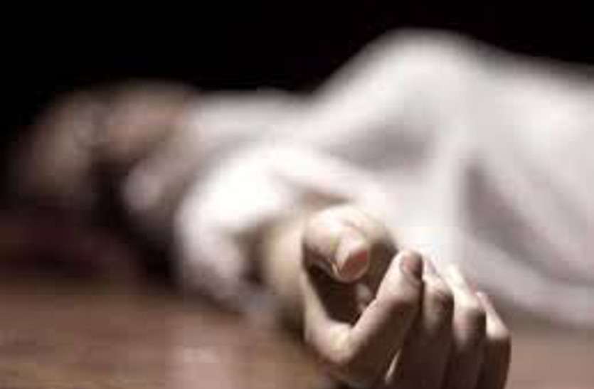 10वीं बोर्ड में 90 की जगह आया था 77 प्रतिशत, निराश छात्रा ने जहर खाकर लगा ली फांसी, समय रहते फंदे से उतारा लेकिन... 10वीं बोर्ड में 90 की जगह आया था 77 प्रतिशत, निराश छात्रा ने जहर खाकर लगा ली फांसी, समय रहते फंदे से उतारा लेकिन...