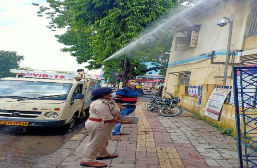 Gujaratr: गुजरात में कोरोना के नए 1197 मामले, 17 की मौत, संक्रमित मरीजों की संख्या 90 हजार पार Gujaratr: गुजरात में कोरोना के नए 1197 मामले, 17 की मौत, संक्रमित मरीजों की संख्या 90 हजार पार