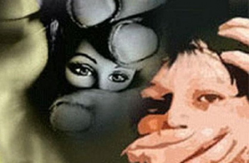 एक बच्ची की मार्मिक कहानी: भाई समझकर जिसे खिलाती थीं उसके पिता ने की हैवानियत, बाद में मार डाला, फिर... एक बच्ची की मार्मिक कहानी: भाई समझकर जिसे खिलाती थीं उसके पिता ने की हैवानियत, बाद में मार डाला, फिर...