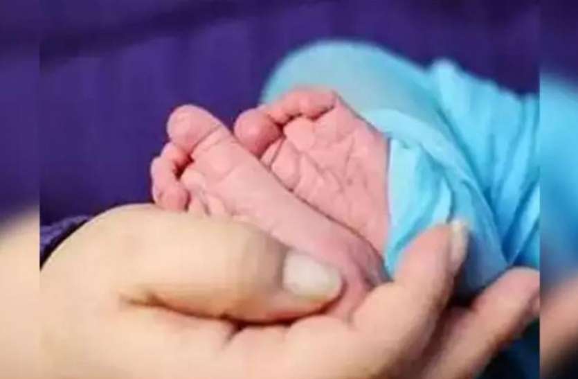 child.jpg सास का बदला: बहु को कहा था तूने मेरे बेटे को छीना.. अब है मेरा नंबर.. 13 दिन के पोते ने इस तरह चुकाई कीमत