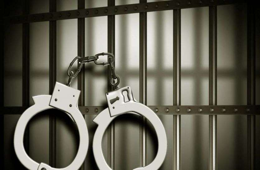 नकली थानेदार बनकर धमका रहे थे, फिर ऐसा हुआ नकली थानेदार बनकर धमका रहे थे, फिर ऐसा हुआ