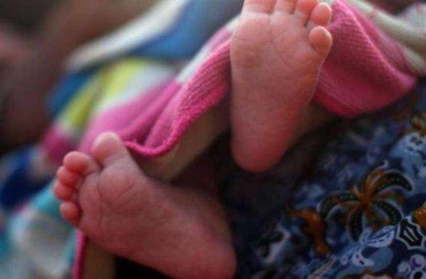baby_3625297_835x547-m.jpg गायब हुई बच्ची, नजर आया मोबाइल फोन