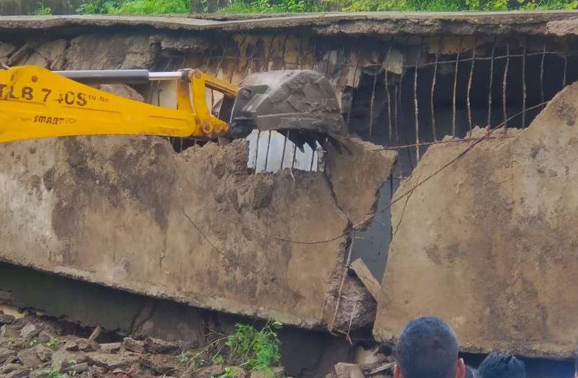 two child death Hostel building wall Collapse in banswara बांसवाड़ा: छात्रावास भवन का बरामदा ढहा, दो बच्चों की मौत, दो घायल