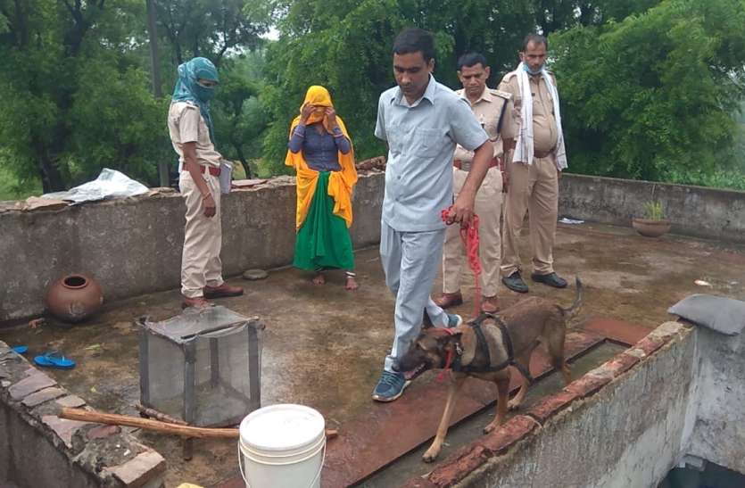 घर में सो रहे मां-बेटे पर कुल्हाड़ी से हमला, युवक की मौत घर में सो रहे मां-बेटे पर कुल्हाड़ी से हमला, युवक की मौत
